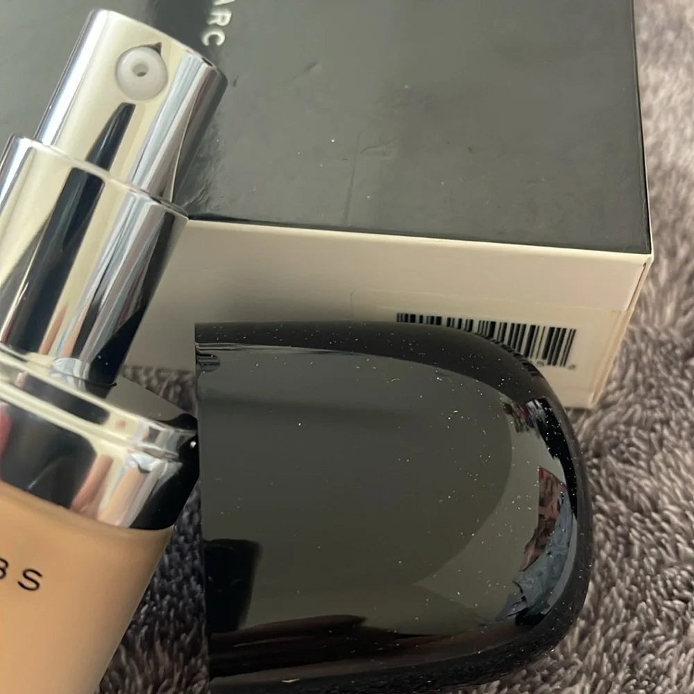 Marc Jacobs 32 Beige Light Super Charged Genius Gel Foundation